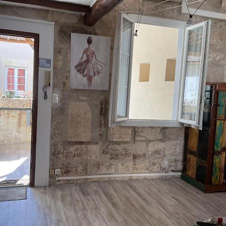 Ferienwohnung Place Aux Herbes Nîmes Exterior foto