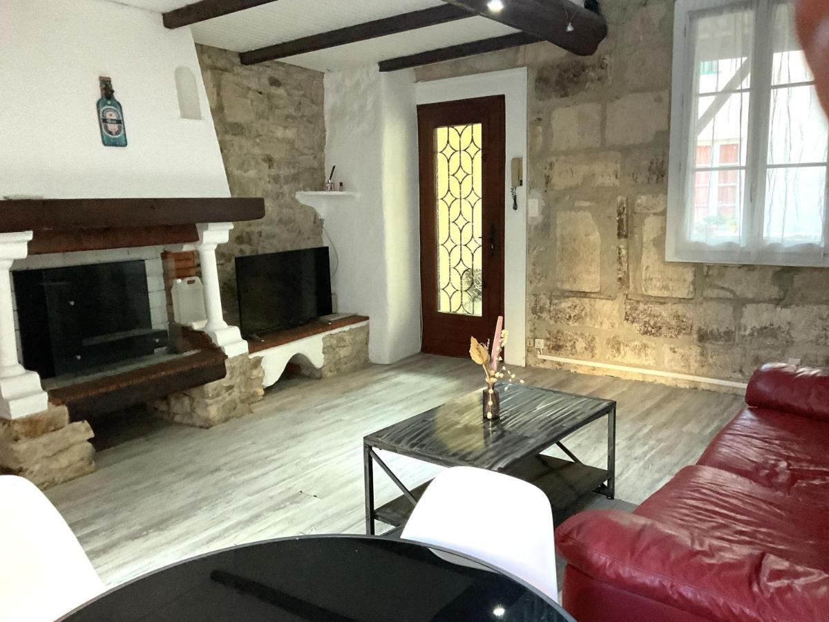 Ferienwohnung Place Aux Herbes Nîmes Exterior foto