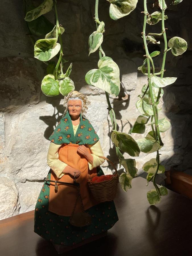 Ferienwohnung Place Aux Herbes Nîmes Exterior foto