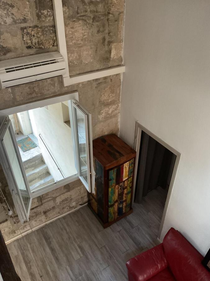 Ferienwohnung Place Aux Herbes Nîmes Exterior foto
