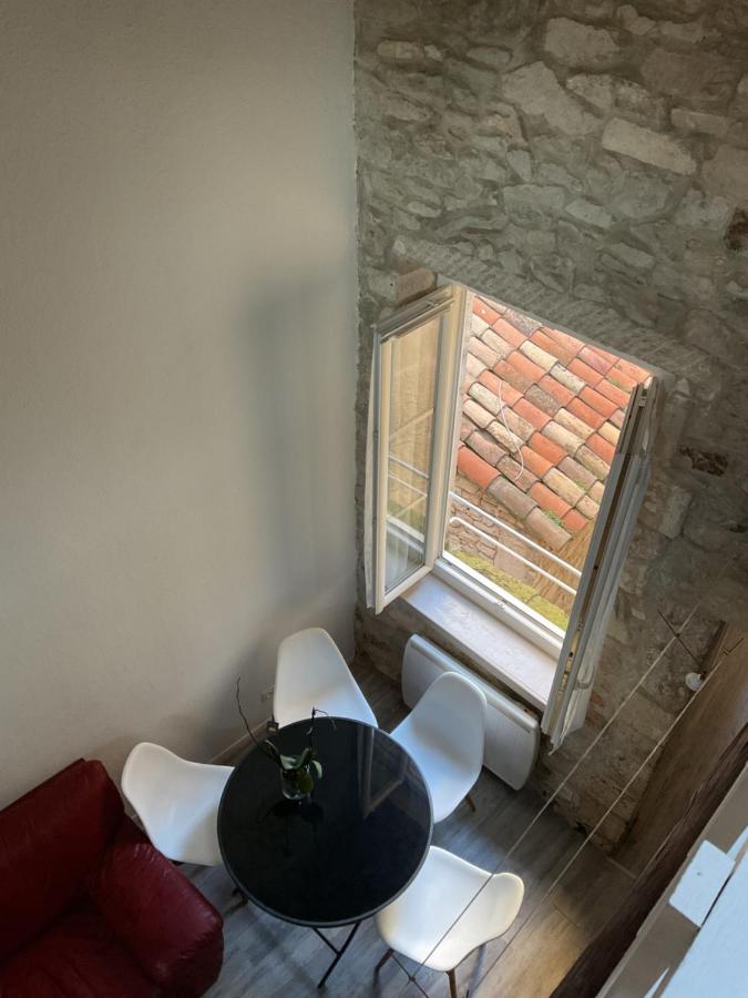 Ferienwohnung Place Aux Herbes Nîmes Exterior foto