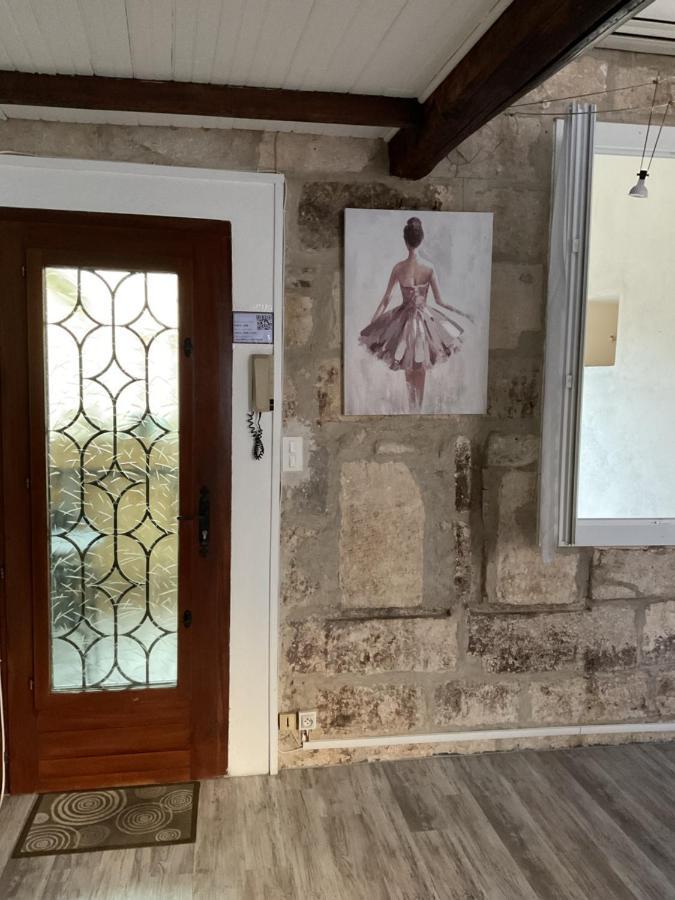 Ferienwohnung Place Aux Herbes Nîmes Exterior foto