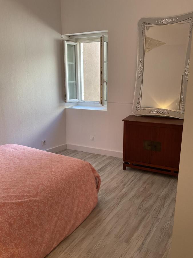 Ferienwohnung Place Aux Herbes Nîmes Exterior foto