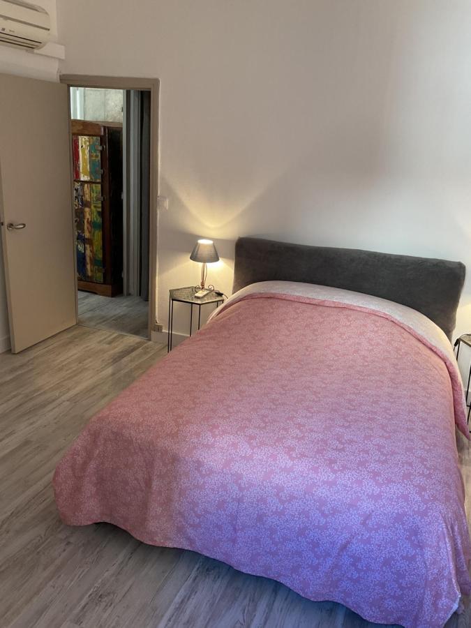Ferienwohnung Place Aux Herbes Nîmes Exterior foto