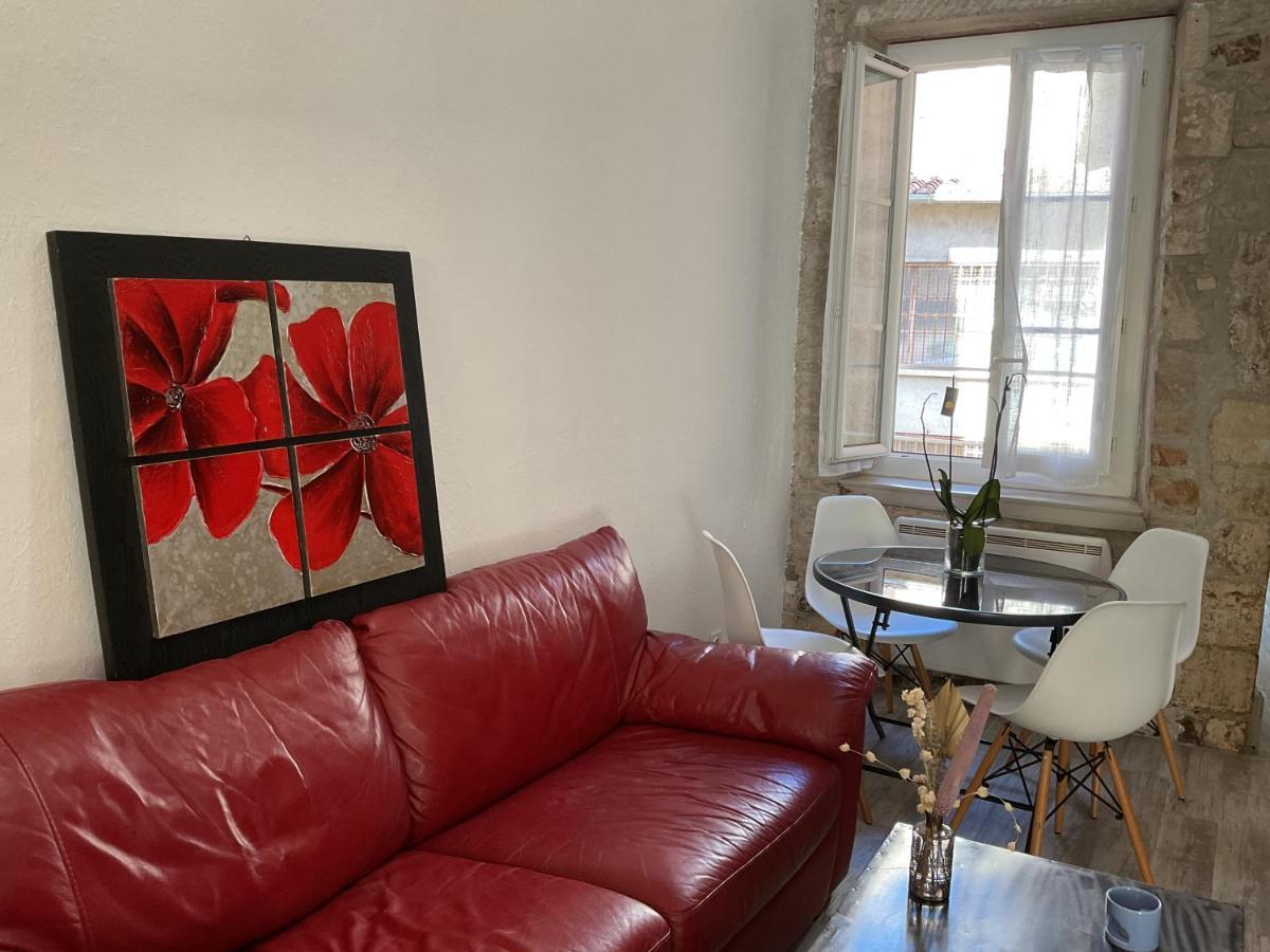 Ferienwohnung Place Aux Herbes Nîmes Exterior foto