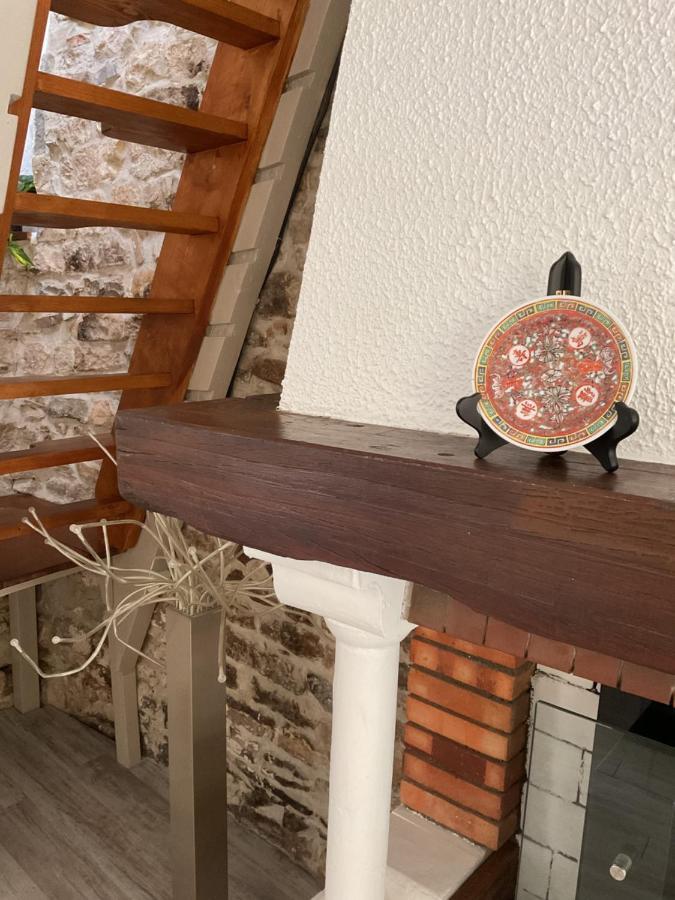 Ferienwohnung Place Aux Herbes Nîmes Exterior foto