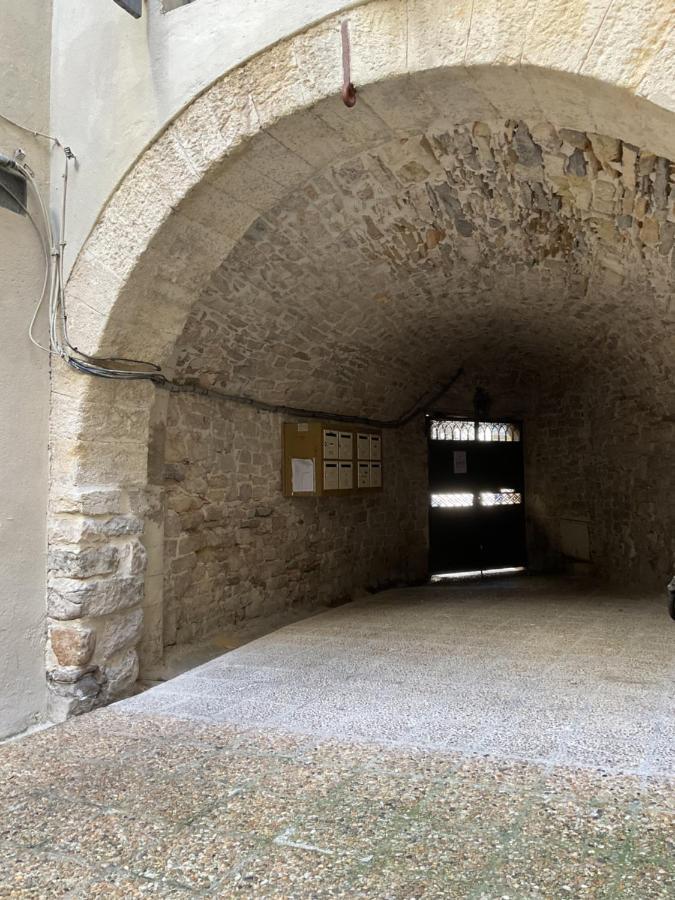 Ferienwohnung Place Aux Herbes Nîmes Exterior foto