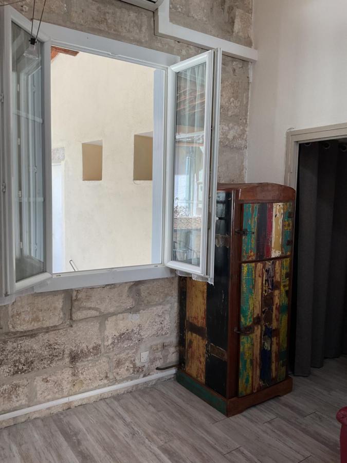 Ferienwohnung Place Aux Herbes Nîmes Exterior foto