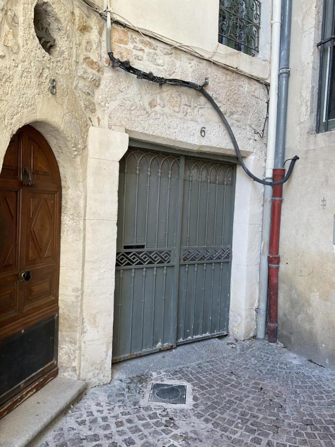Ferienwohnung Place Aux Herbes Nîmes Exterior foto