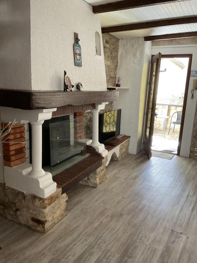 Ferienwohnung Place Aux Herbes Nîmes Exterior foto