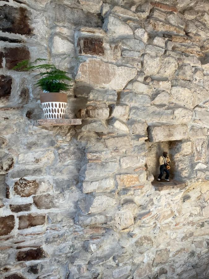 Ferienwohnung Place Aux Herbes Nîmes Exterior foto