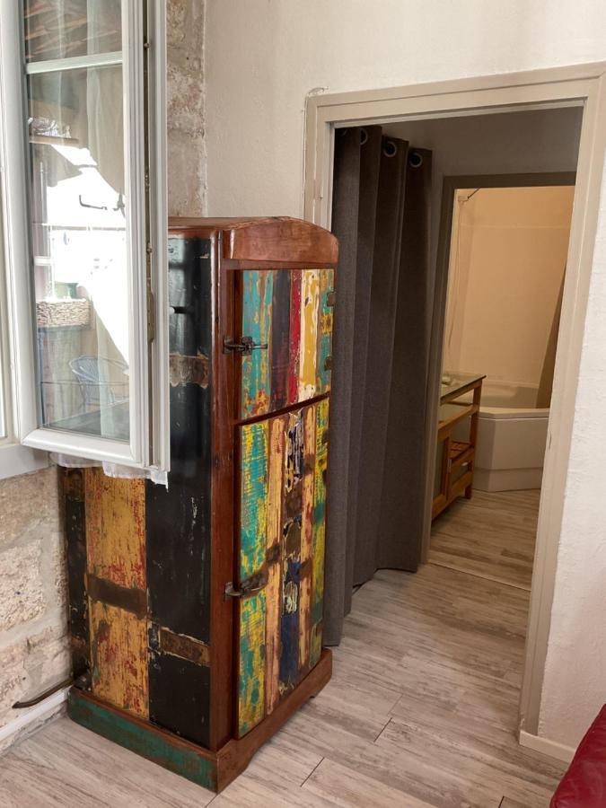 Ferienwohnung Place Aux Herbes Nîmes Exterior foto
