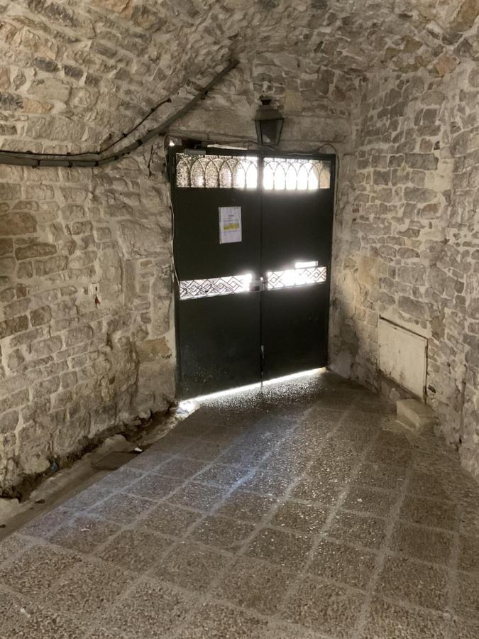 Ferienwohnung Place Aux Herbes Nîmes Exterior foto